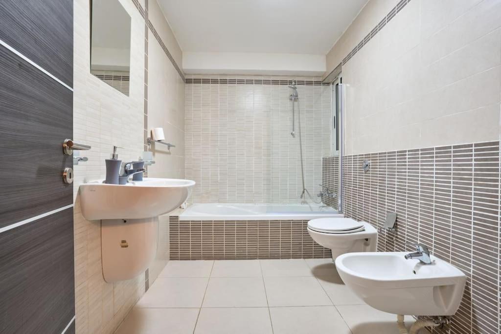 Urban Front - Walking Distance From Paceville And St George Bay Beach Is-Swieqi Eksteriør bilde